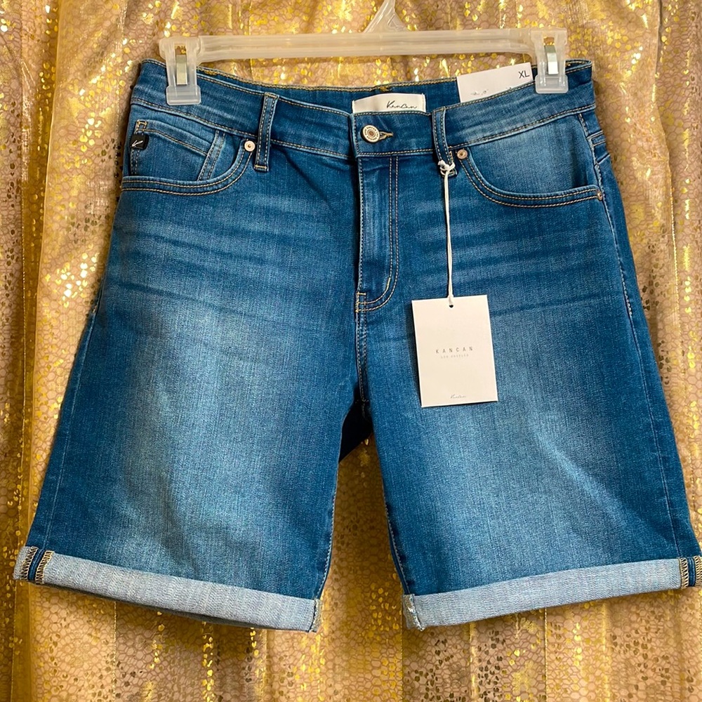 KanCan Tuning In medium wash mid-rise Bermuda shorts, NWT in XL